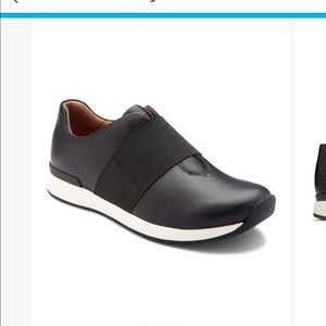 Vionic leather sneaker, NWOT